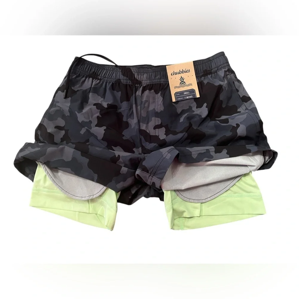 NWT Chubbies Men’s The Camo Glows 7” Performance Shorts in Black/Grey Camo in S - Picture 4 of 7